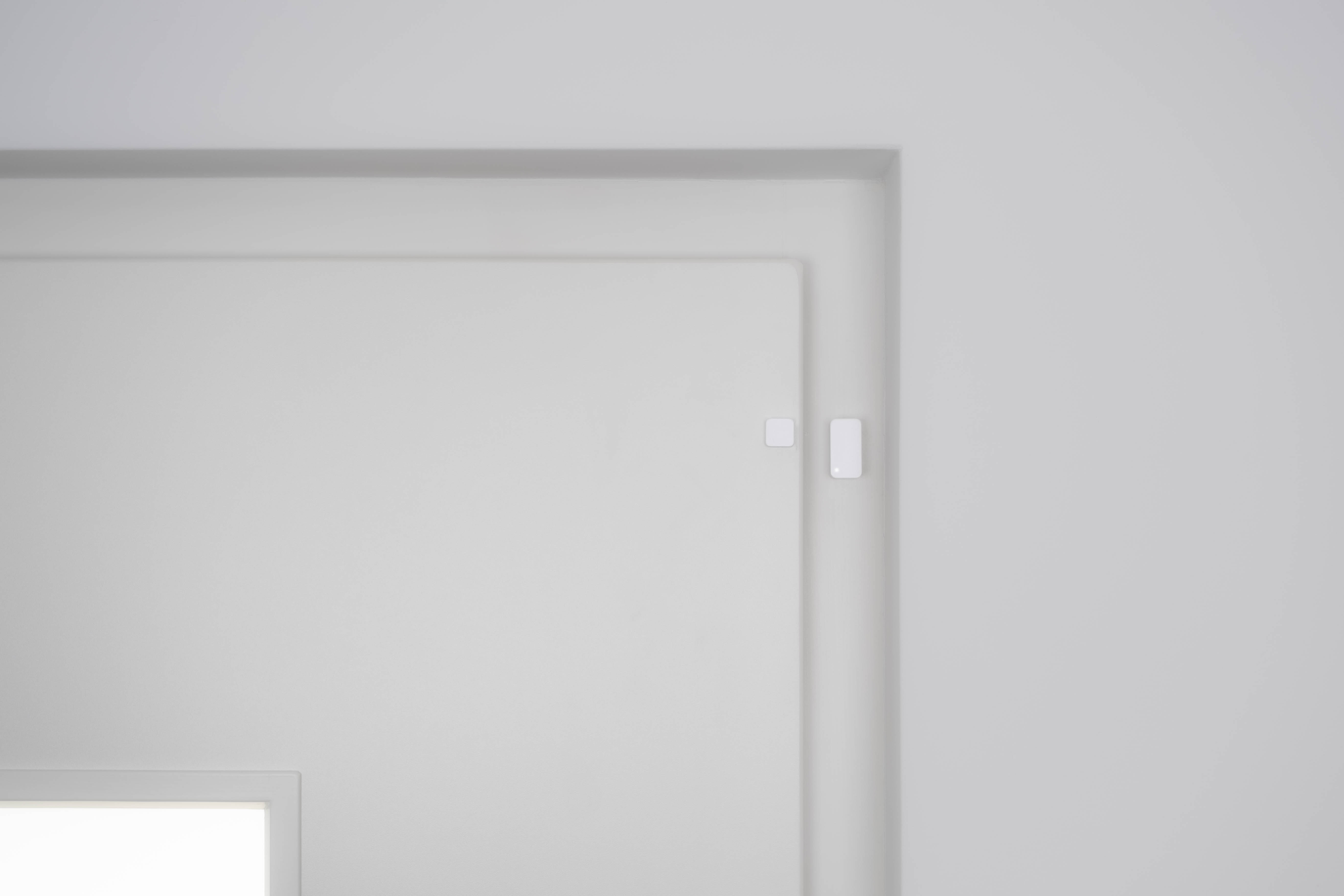 Door Sensor Mounting Example A2: If the door and the frame are at the same level, the Door Sensor and the Magnet can be applied parrallel on the side of the door