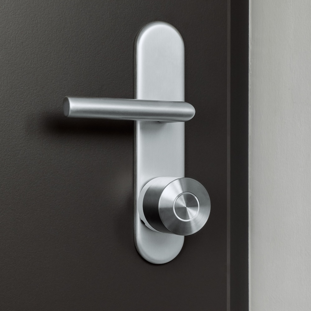 Smart Lock Ultra mounted on door 